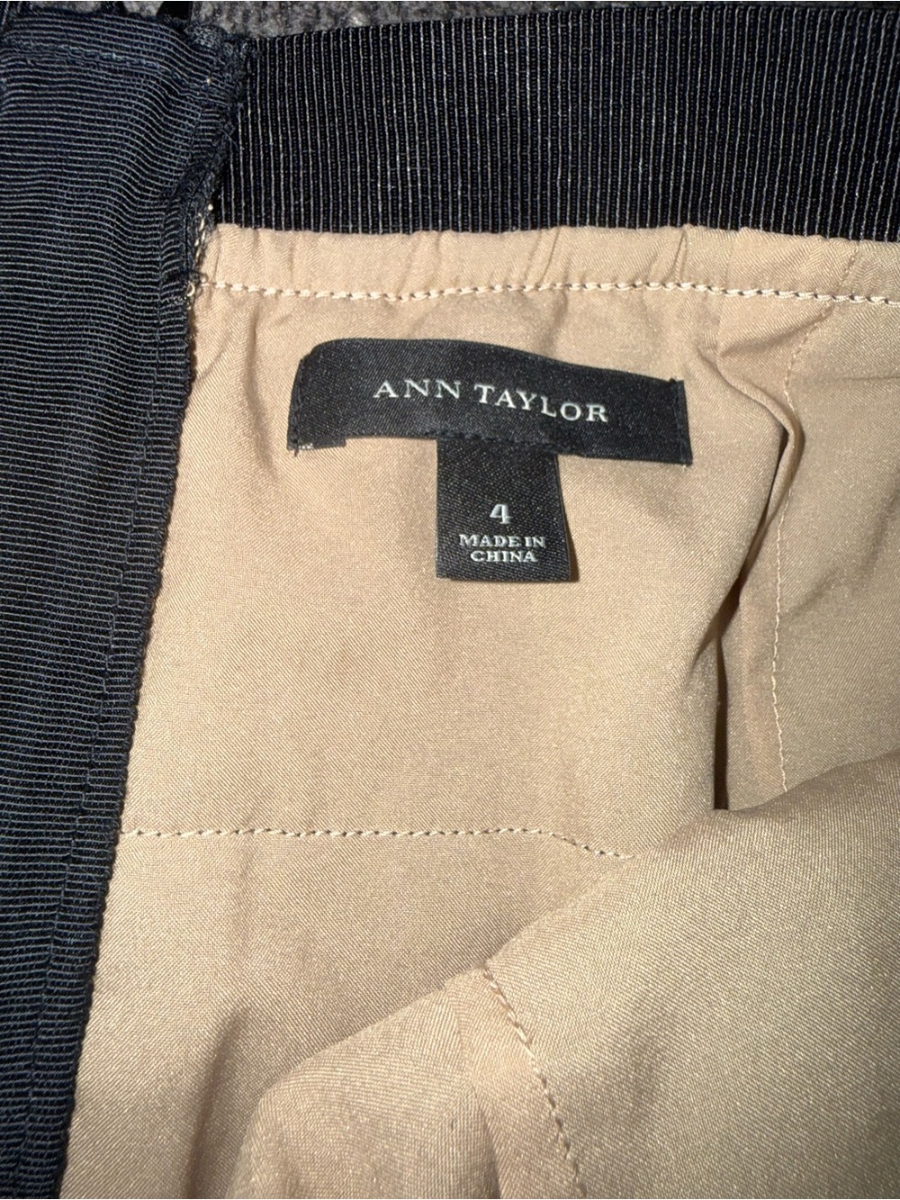 Ann Taylor Black Lace Pencil Skirt Size 4 Dark Romantic Tiered - Picture 9 of 9